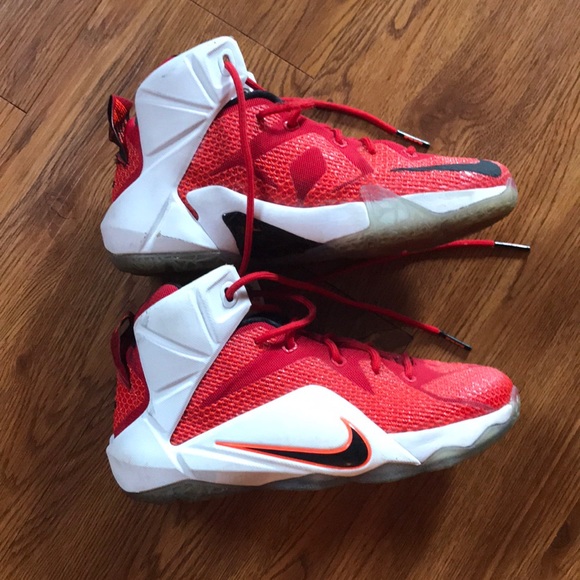 Lebron basketball shoes - Picture 2 of 3